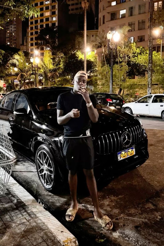 ELA FAZ INTRIGA